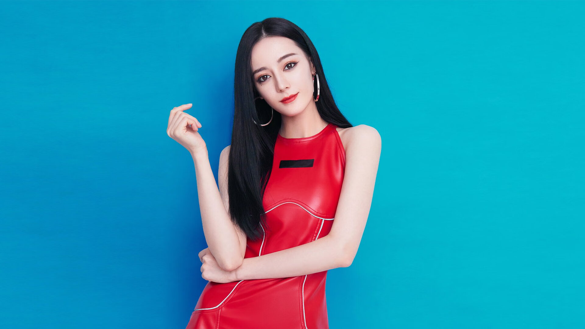 赛场尘土飞扬：激烈搏斗不断升级