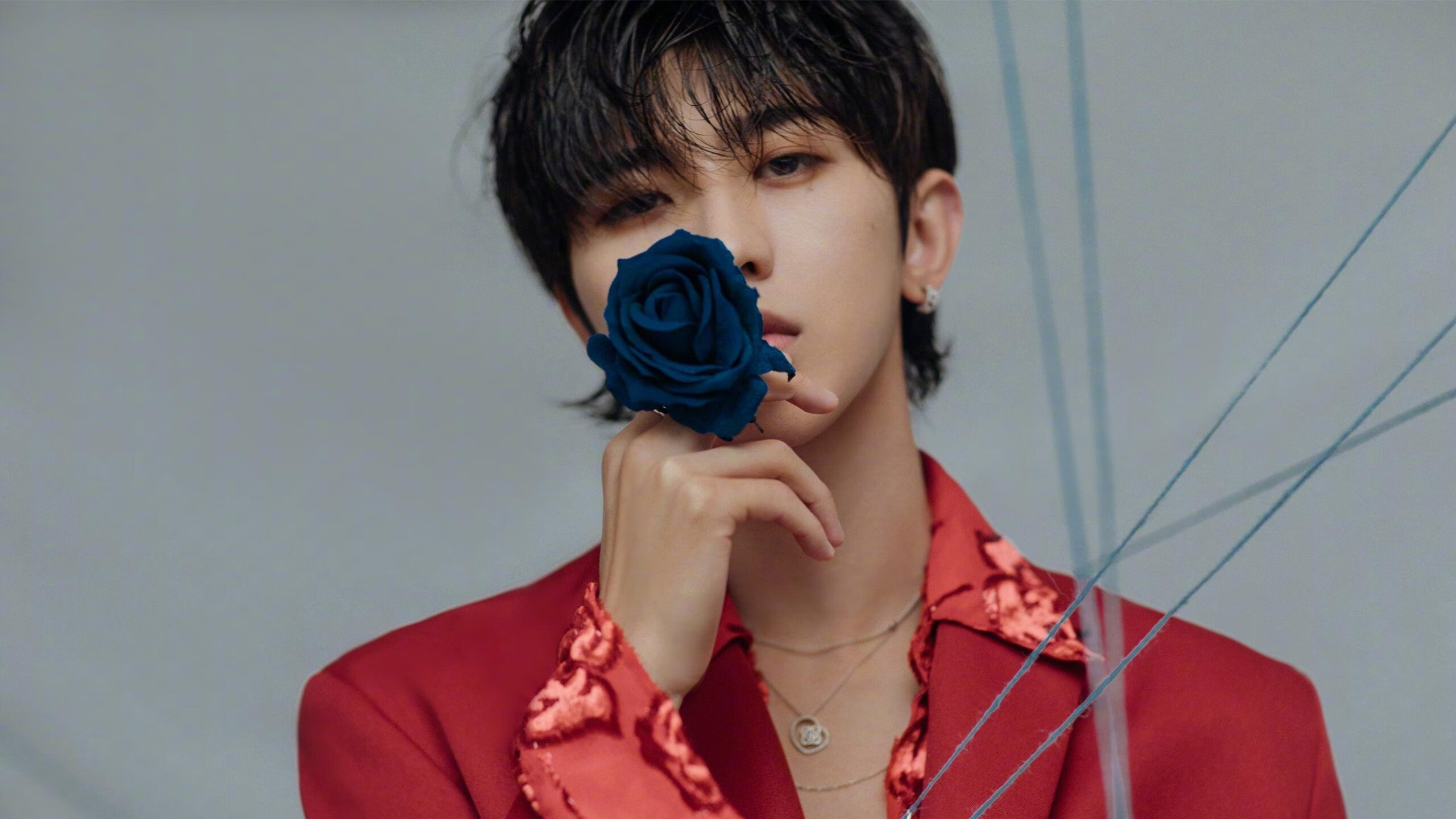 “高新体育中心：网球选手挑战赛场，激战正酣”